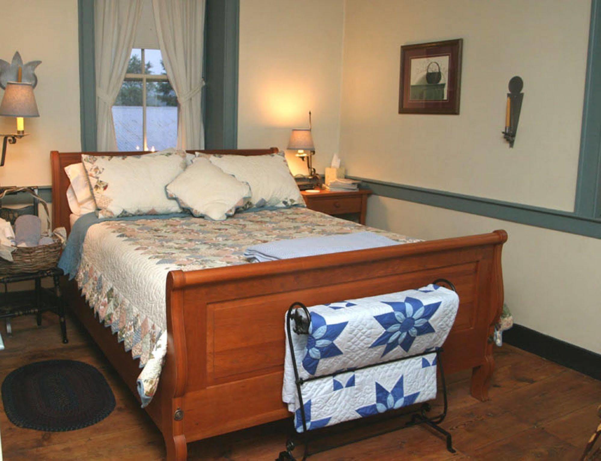 Brownstone Colonial Inn Reinholds Quarto foto